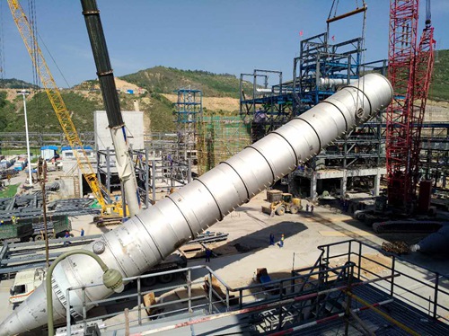 延能化項目聚丙烯 (PP) 裝置(D-304)脫氣倉吊裝就位1.jpg